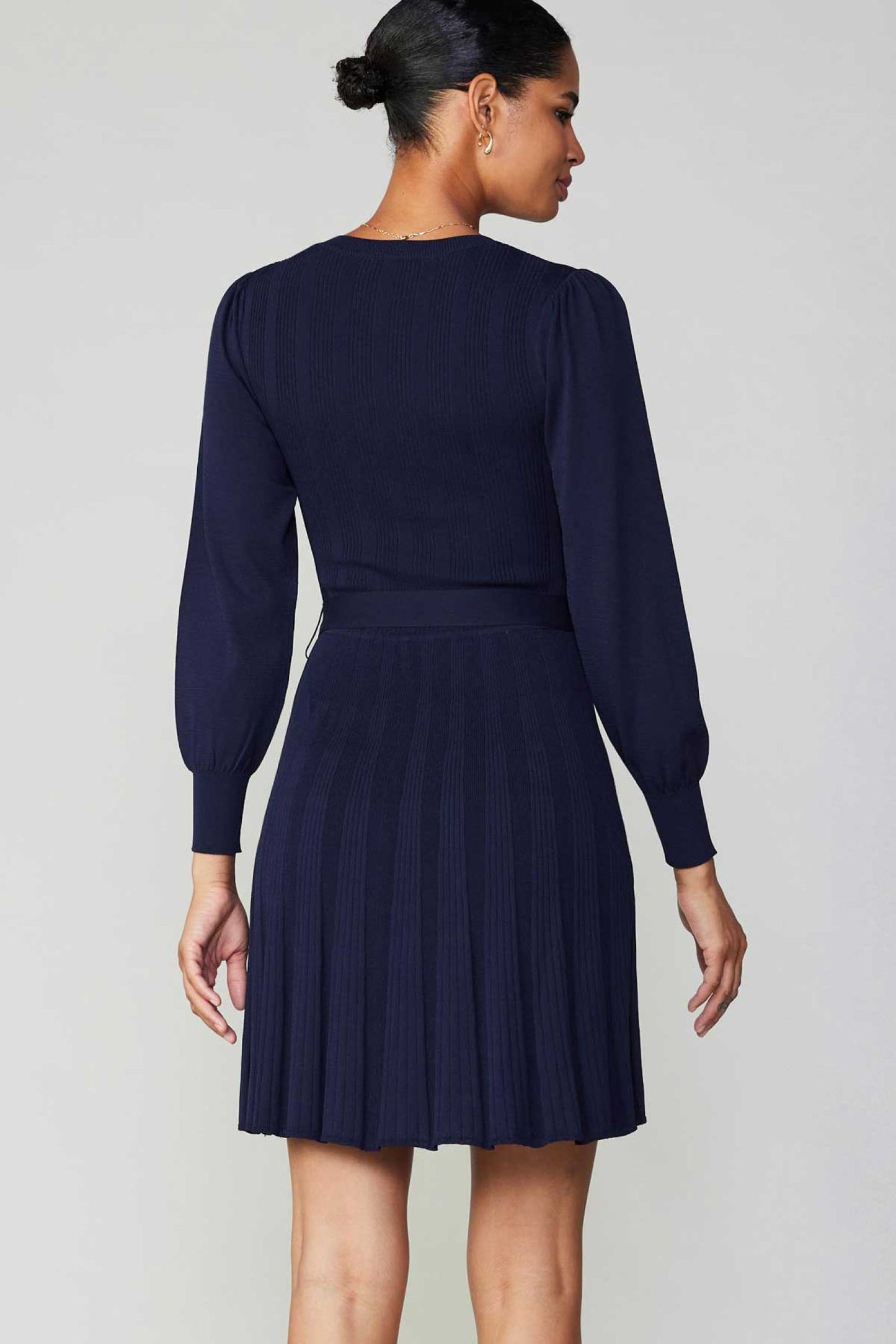 CURRENT AIR LONG-SLEEVE V-NECK MINI SWEATER DRESS - Devine 23