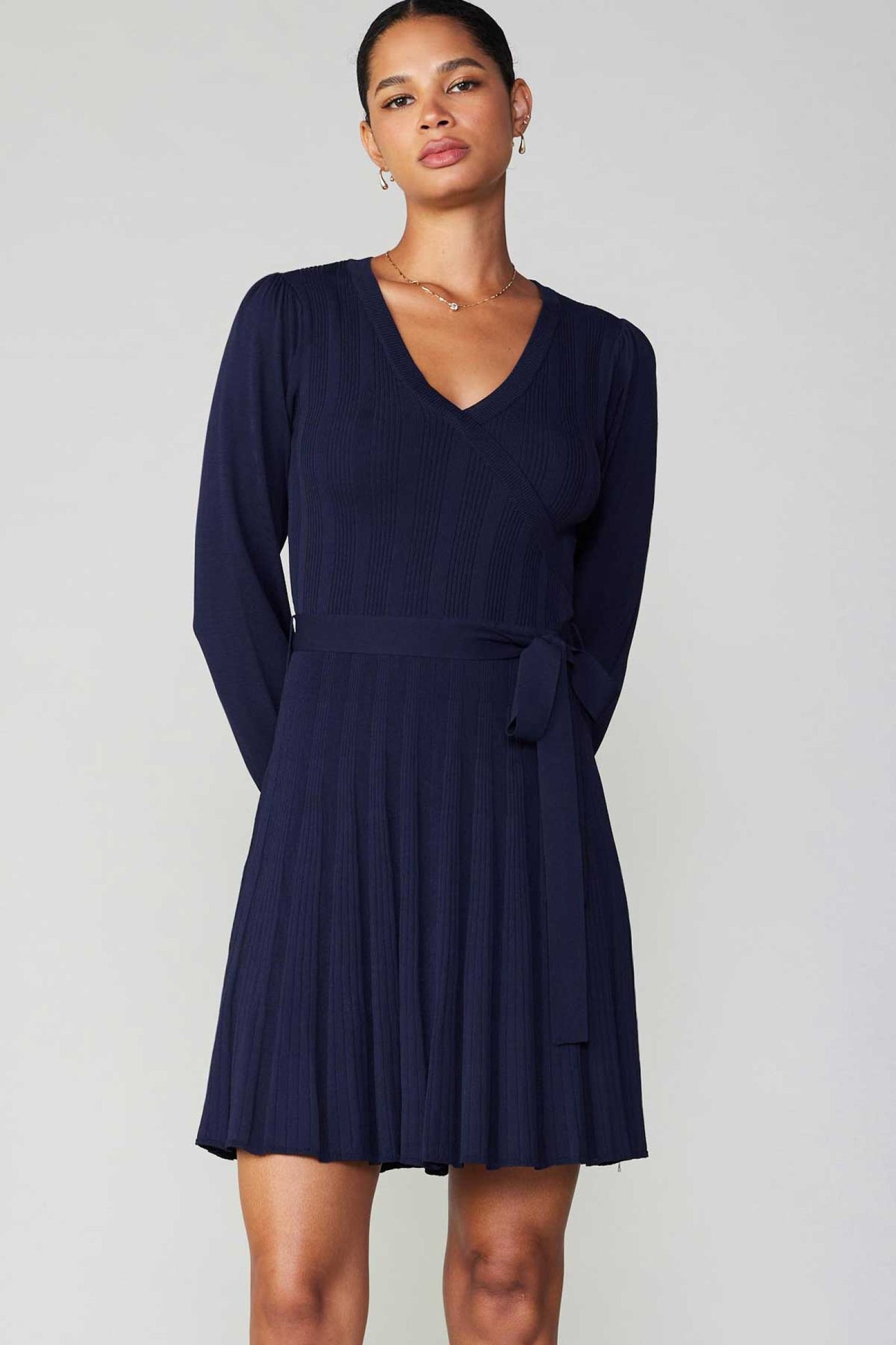 CURRENT AIR LONG-SLEEVE V-NECK MINI SWEATER DRESS - Devine 23