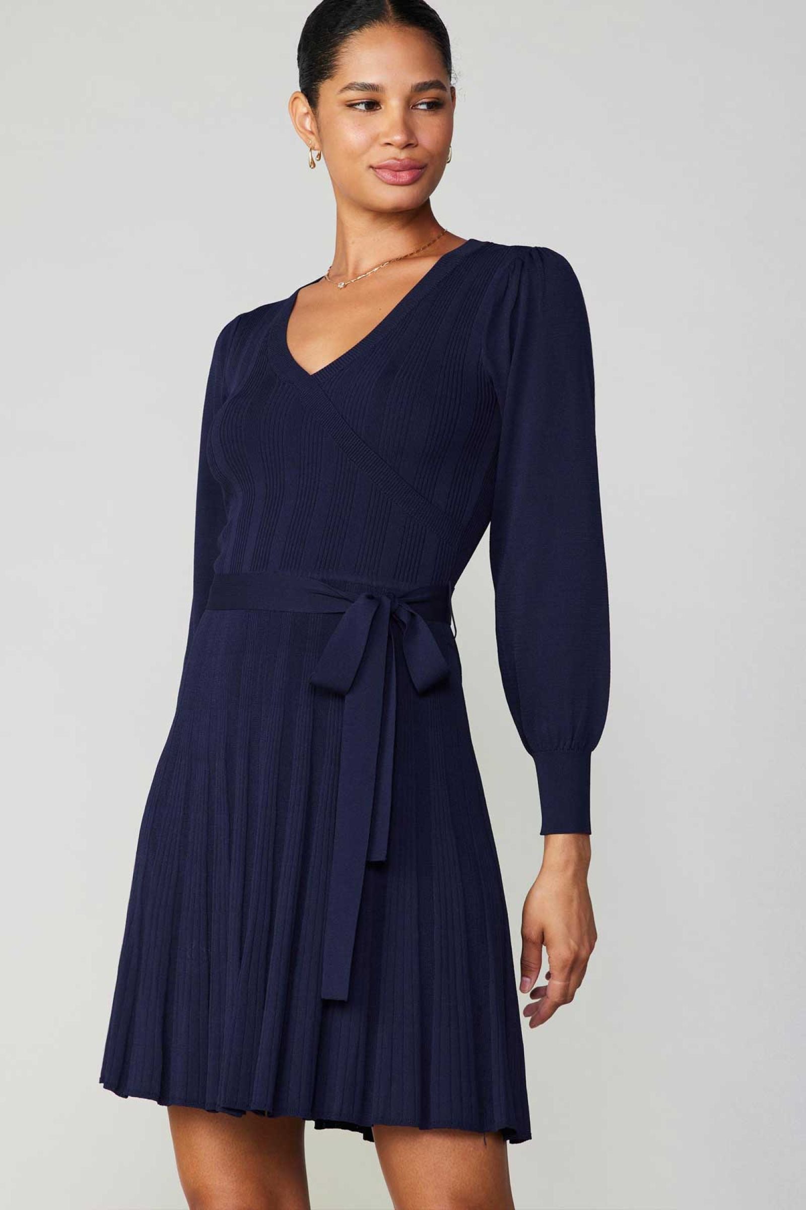 CURRENT AIR LONG-SLEEVE V-NECK MINI SWEATER DRESS - Devine 23