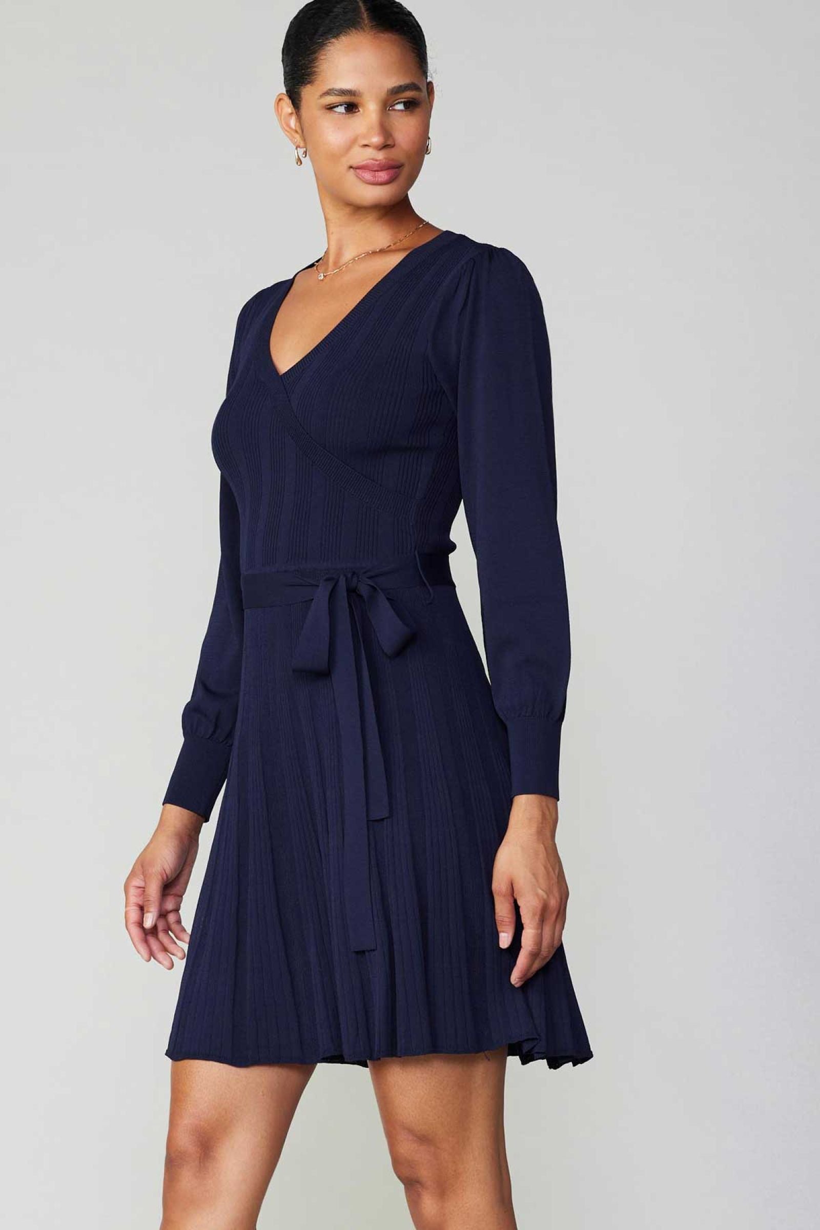 CURRENT AIR LONG-SLEEVE V-NECK MINI SWEATER DRESS - Devine 23